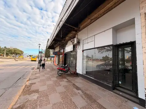 Alquiler local comercial en avenida