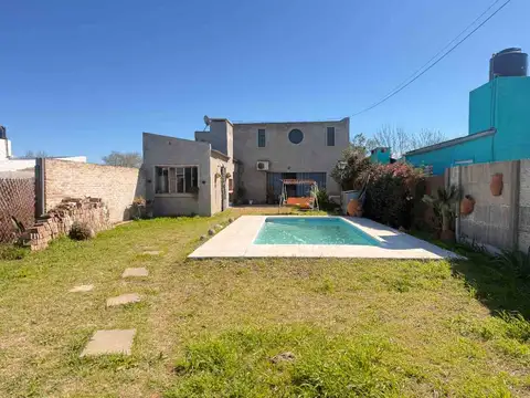 Casa/ con pileta/ lehmann/ amplios espacios