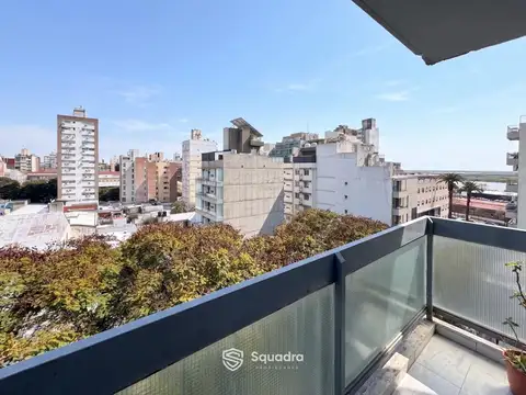 Venta - departamento de 2 dormitorios con cochera - zona centro/río, rosario.