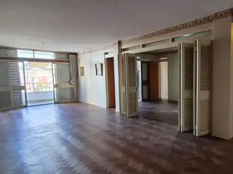 Piso exclusivo 3 dormitorios + comodin , cochera