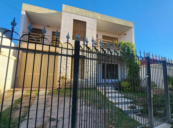Casa · 221m² · 9 Ambientes