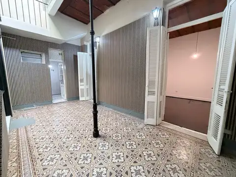Tipo casa 4 amb. sin expensas! apto uso profesional ( oficinas) gran terraza. patio cubierto. 2 baños. a m del parque chacabuco!