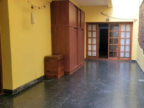 Venta casa 6 amb liniers con local multifamiliar