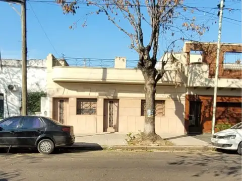 Venta casa 3 amb lote propio jardin - mataderos