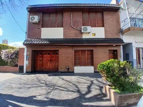 Hermoso chalet c/fondo y pileta - venta - mataderos
