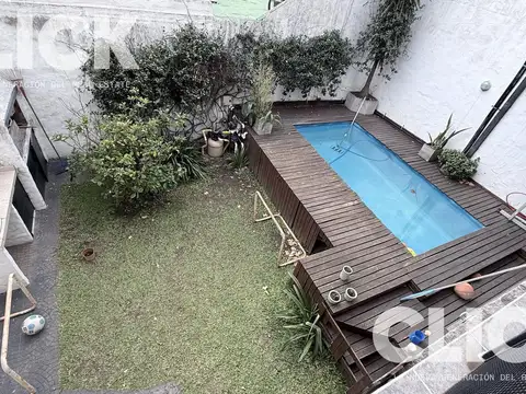 Venta - casa en lote propio - 4 ambientes - jardin - pileta - parrilla - villa devoto