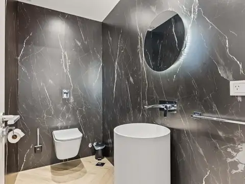 Casa reciclada - venta - 6 ambientes - jardin con pileta - playroom - cocheras - belgrano r
