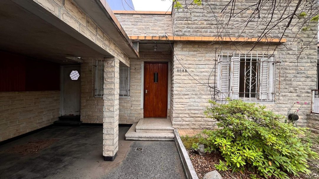 LOTE / CASA en VENTA a REFACCIONAR. 320MT2
