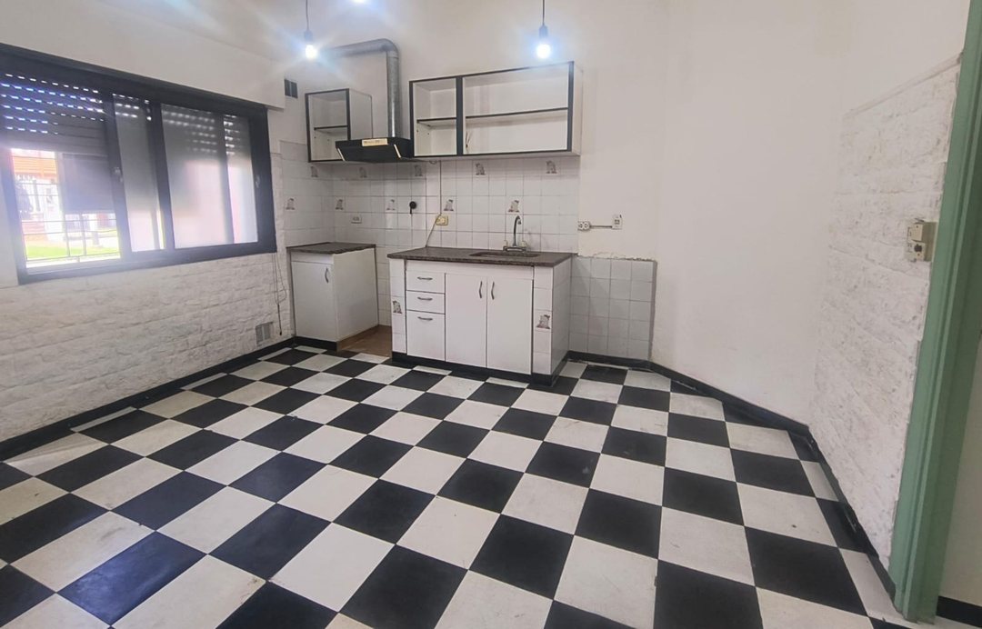 VENTA PH 2 AMBIENTES CON PATIO AVELLANEDA