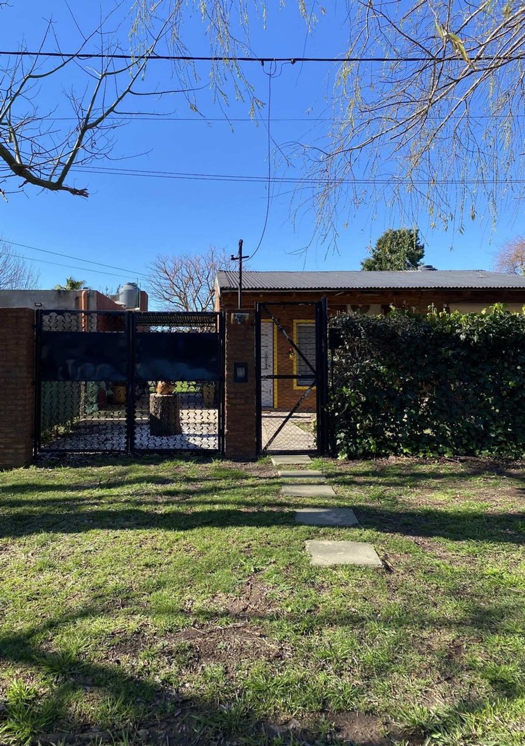 CASA EN VENTA DOS DORMITORIOS - PUEBLO ESTHER