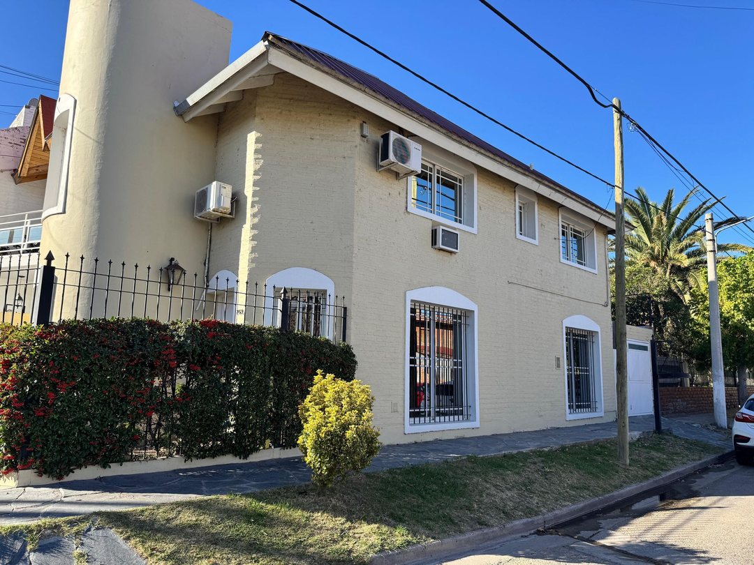 VENTA DUPLEX EN BARRIO SANTA GENOVEVA
