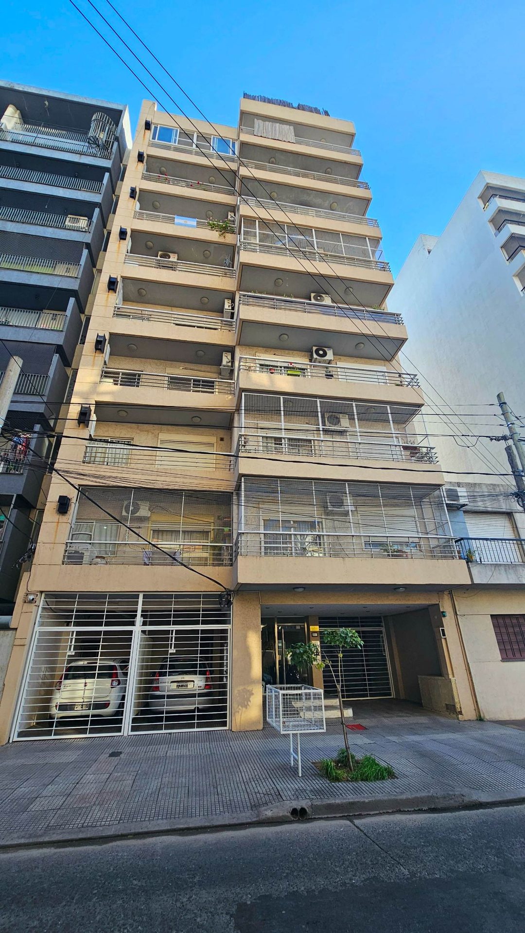 Departamento de 2 ambientes y medio con cochera