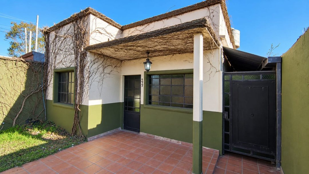 CASA EN VENTA LUIS GUILLON 2 AMB. APTA CREDITO