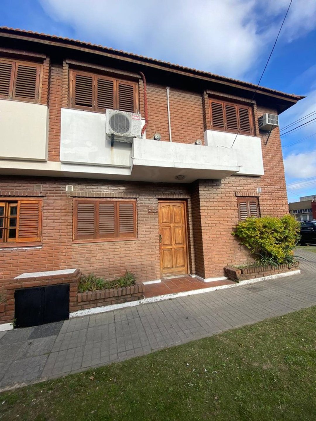 CASA DUPLEX 3 AMBIENTES CON COCHERA EZPELETA