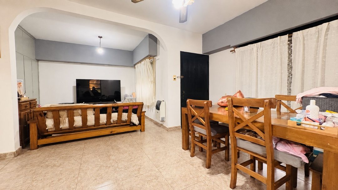 Venta Haedo Casa 4 dorm. cochera y patio