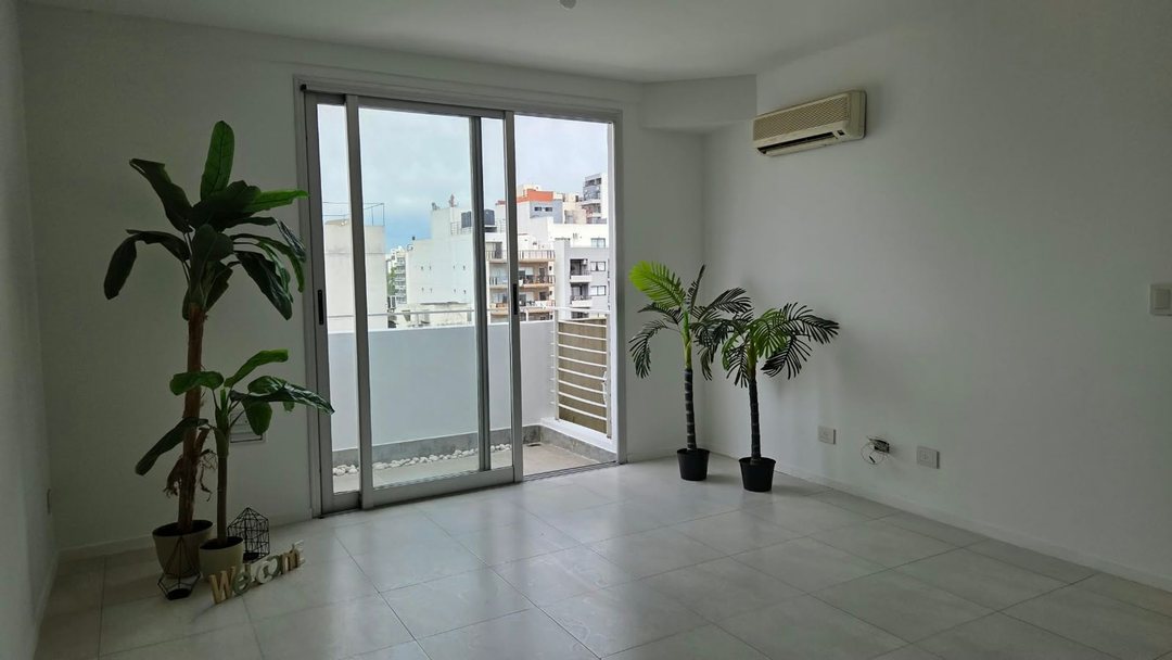 Alquiler hermoso monoambiente con balcón
