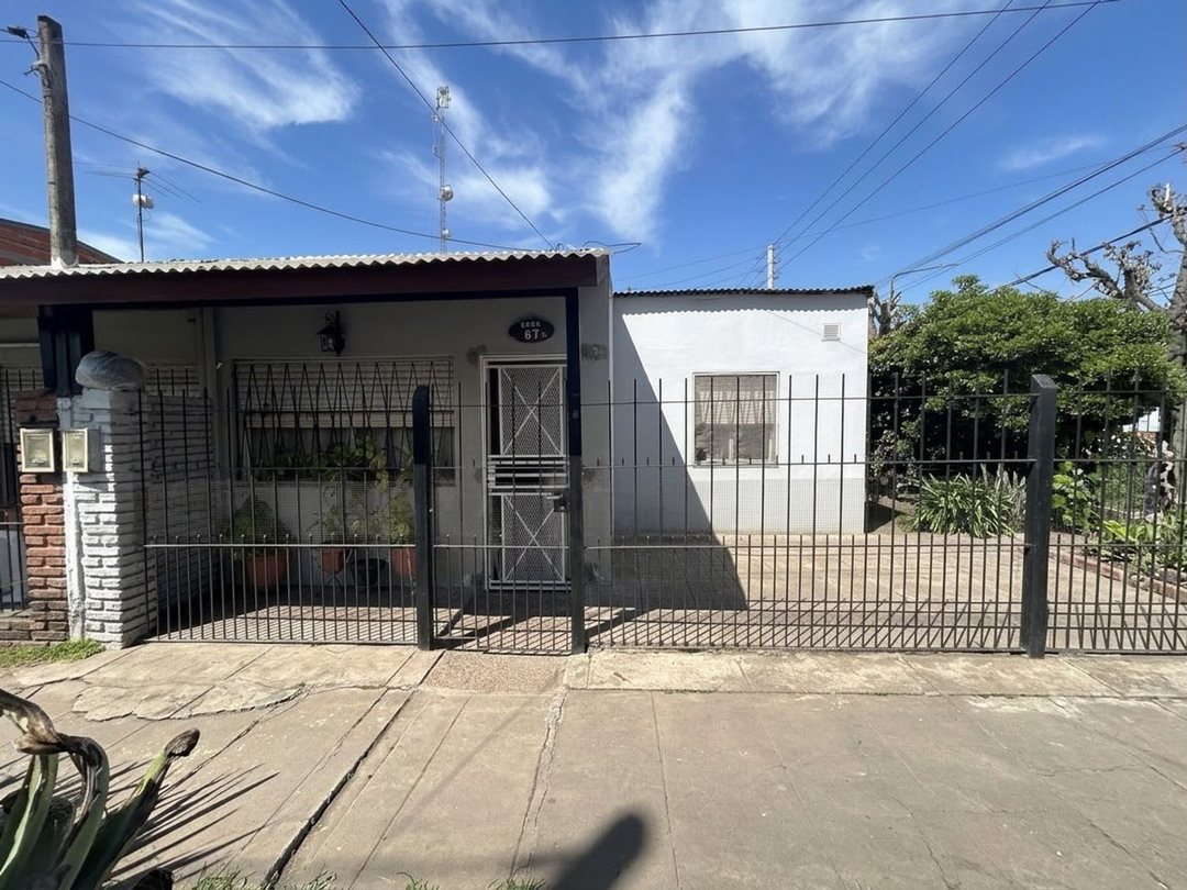VENTA CASA 3 AMB.  SOBRE AV. CROACIA - JOSE C PAZ