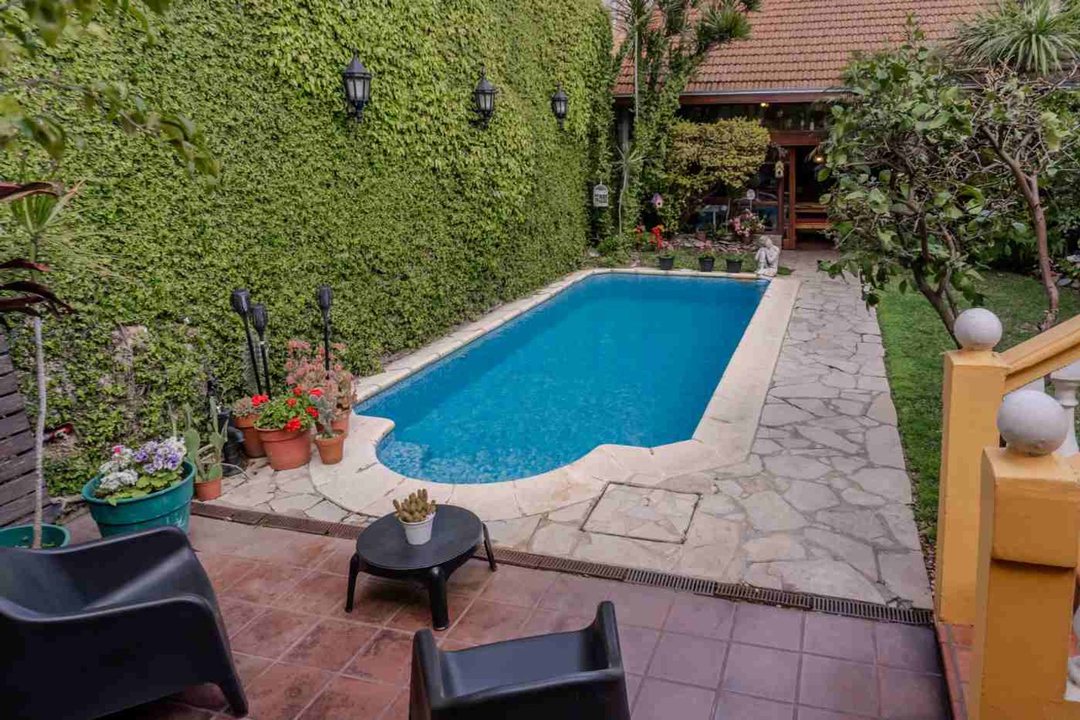 VENTA CASA 5 AMB C/ PILETA, QUINCHO Y COCHERA