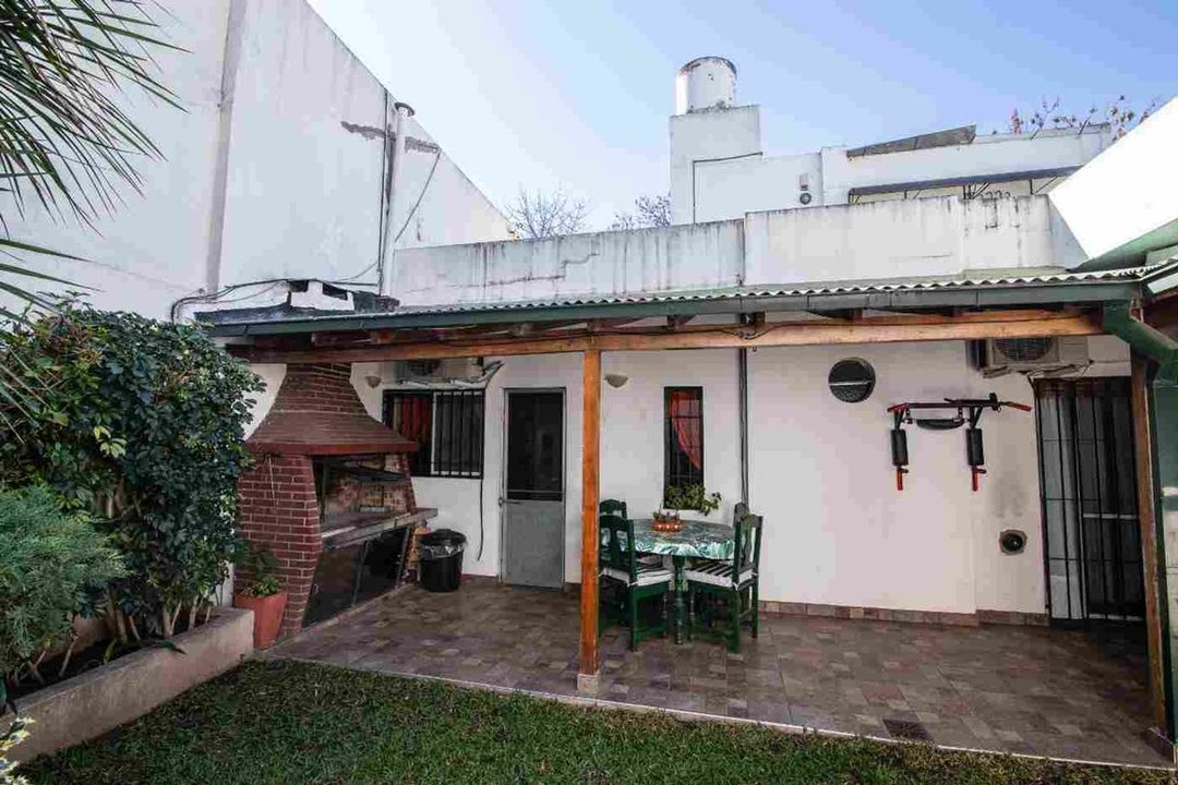 Venta casa con jardín y terraza V Pueyrredon!!