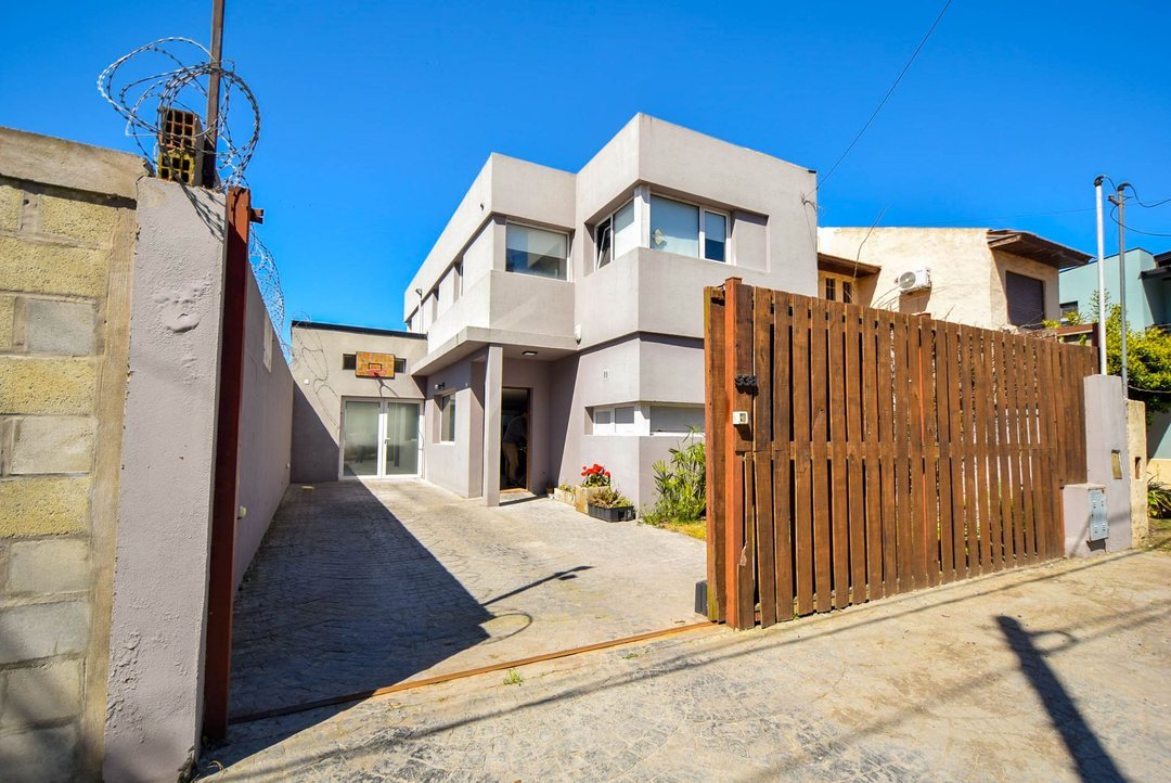 Casa 3 ambientes excelente estado con pileta