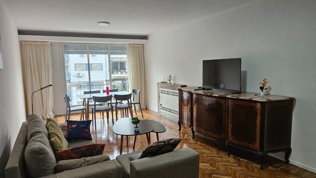 3 ambientes con dependencia con balcon corrido