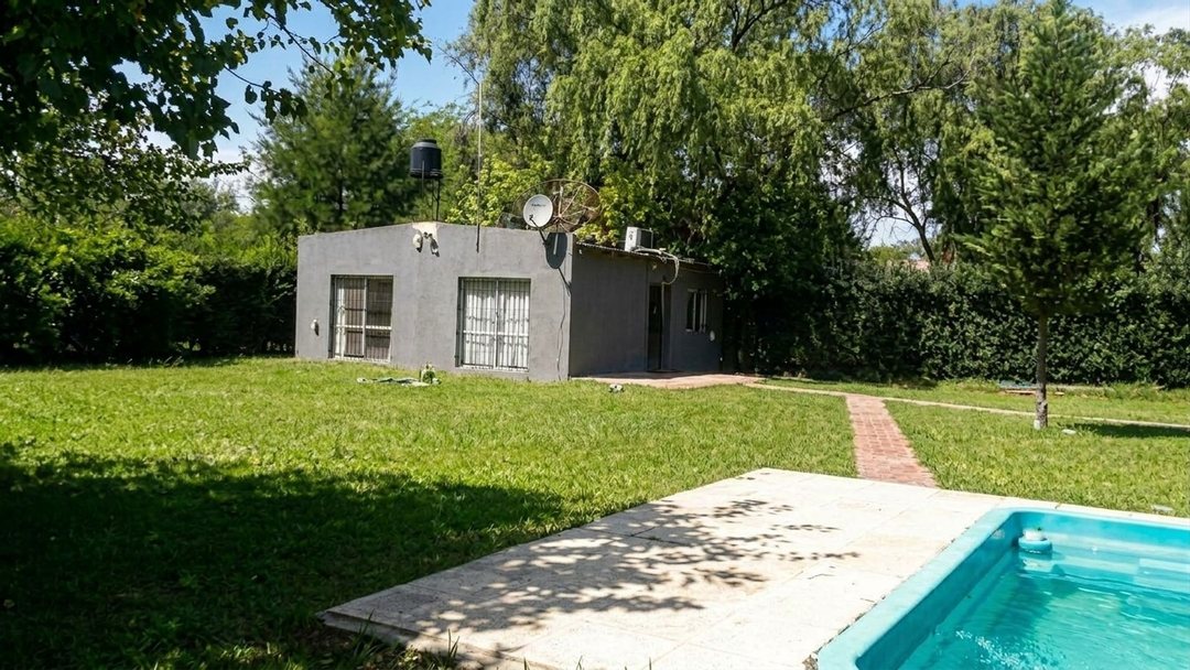 VENTA CASA 3 AMBIENTES GRAL RODRIGUEZ CON PILETA.