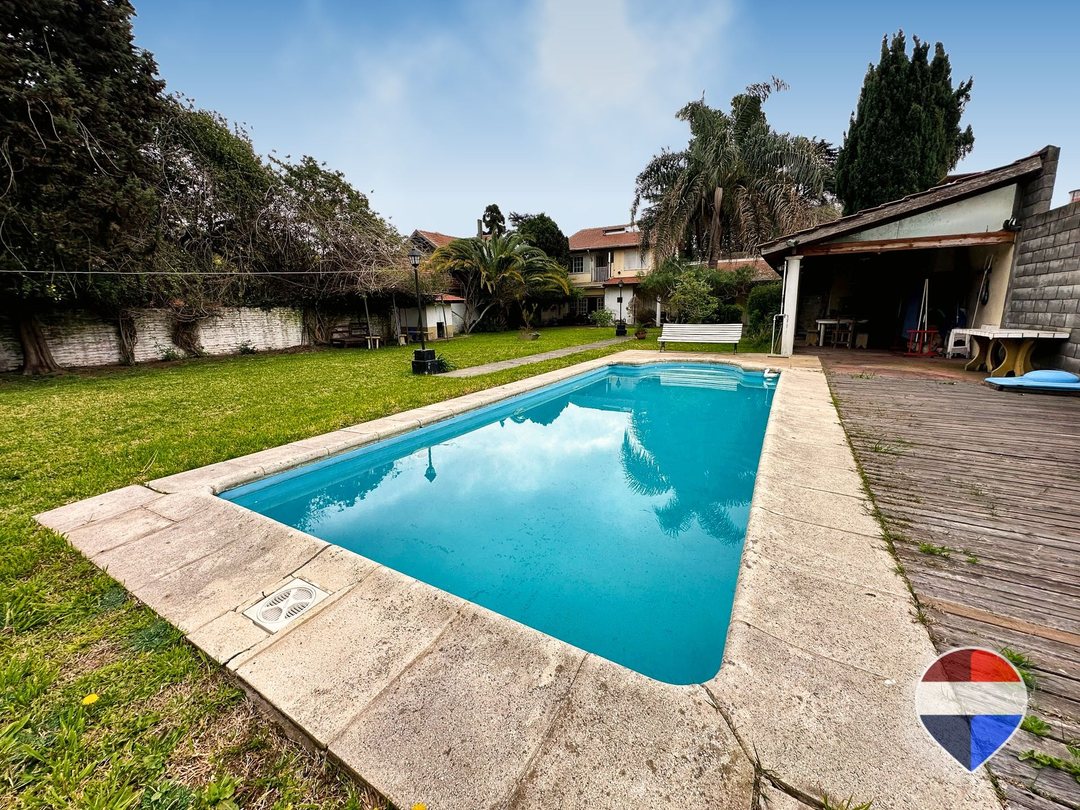 CASA 4 AMBIENTES EN VENTA EN ADROGUE AMPLIO PARQUE