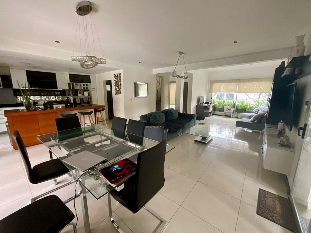 CASA EN VENTA EN LAS ACACIAS HUDSON