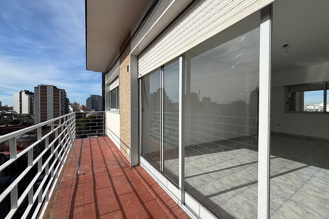 Venta 3 AMB al frente Lum. Villa Gral Mitre A CRED