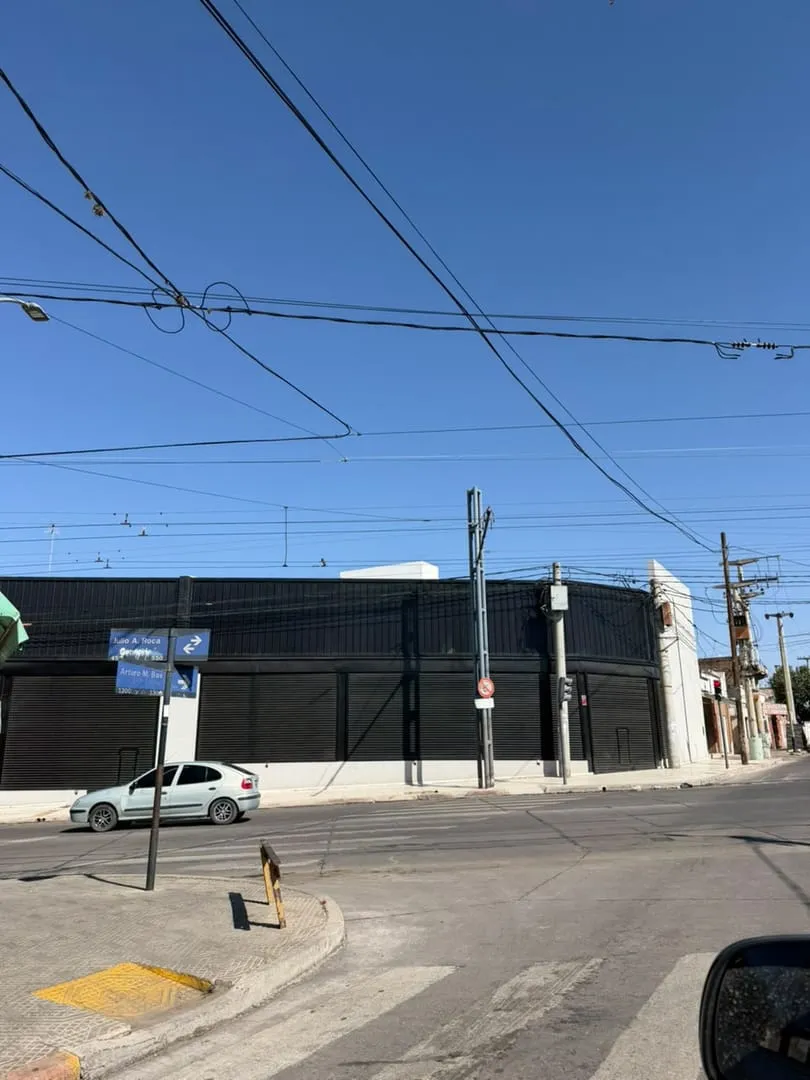 ALQUILER- Gran local comercial esquina - 270m2- Barrio Güemes