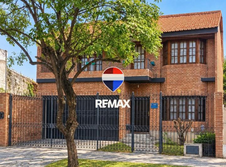 Casa · 360m² · 7 Ambientes · 2 Cocheras