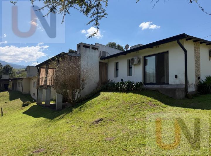 Casa · 1248m² · 6 Ambientes · 1 Cochera