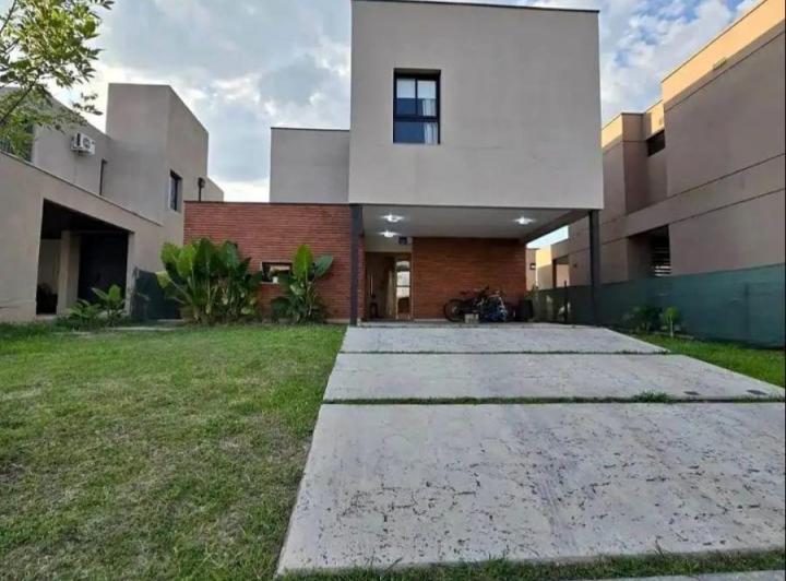 Casa · 190m² · 4 Ambientes · 2 Cocheras