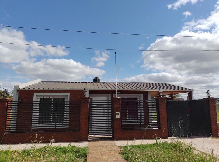 Casa · 70m² · 3 Ambientes · 2 Cocheras