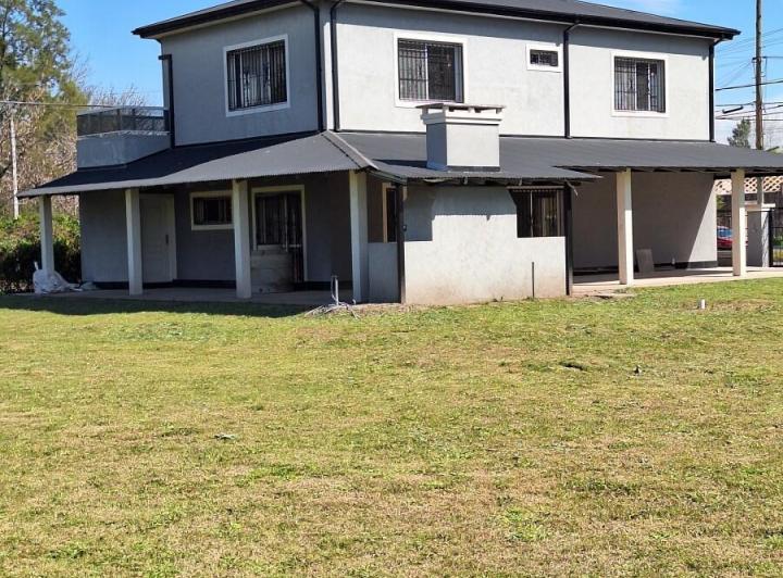 Casa · 200m² · 5 Ambientes · 2 Cocheras