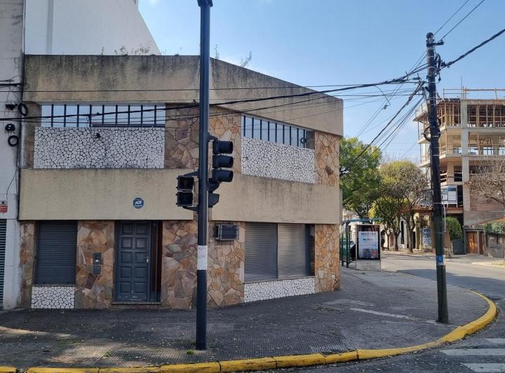 Casa · 211m² · 10 Ambientes · 1 Cochera