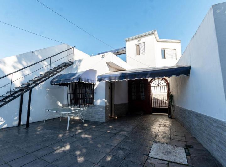 Casa · 80m² · 6 Ambientes · 1 Cochera