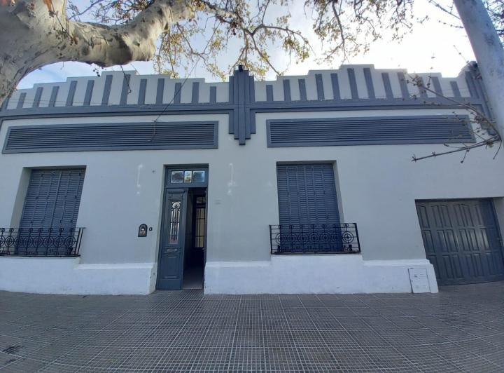 Casa · 302m² · 4 Ambientes · 1 Cochera