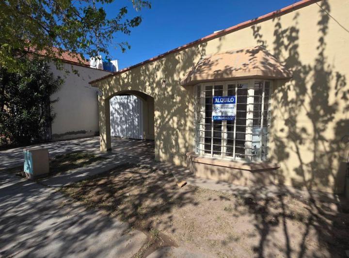 Casa · 70m² · 4 Ambientes · 1 Cochera