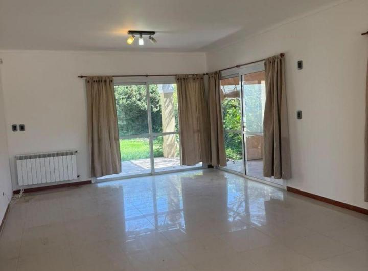 Casa · 180m² · 1 Ambiente