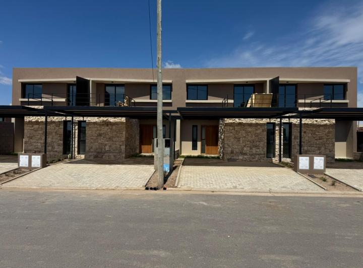 Casa · 125m² · 4 Ambientes · 2 Cocheras