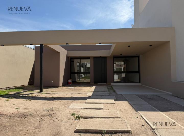 Casa · 116m² · 5 Ambientes · 2 Cocheras