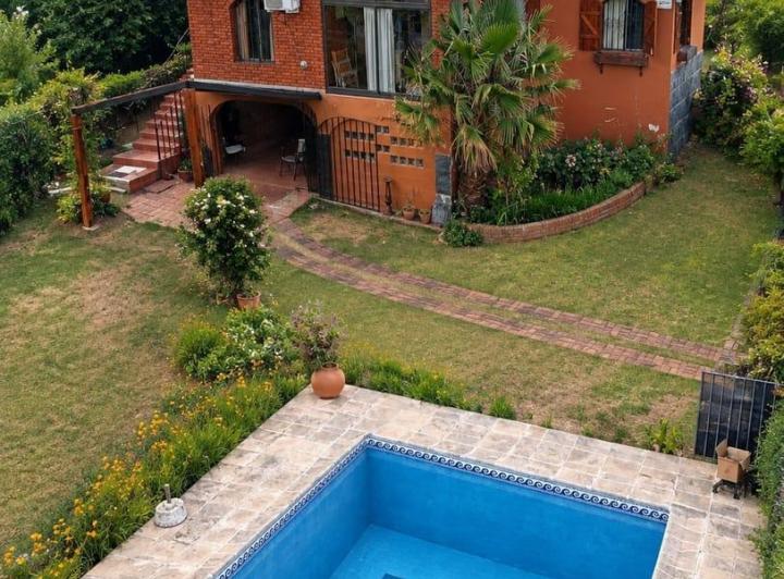 Casa · 220m² · 4 Ambientes · 1 Cochera