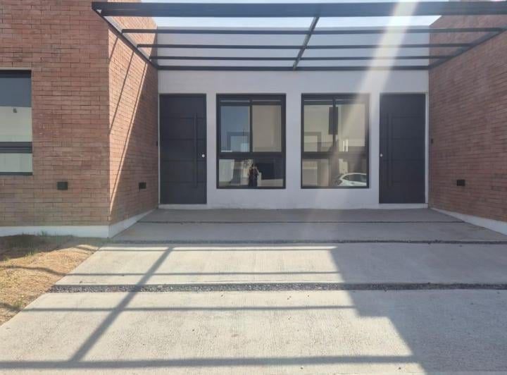 Casa · 68m² · 4 Ambientes · 1 Cochera