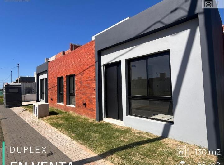 Casa · 85m² · 3 Ambientes · 2 Cocheras