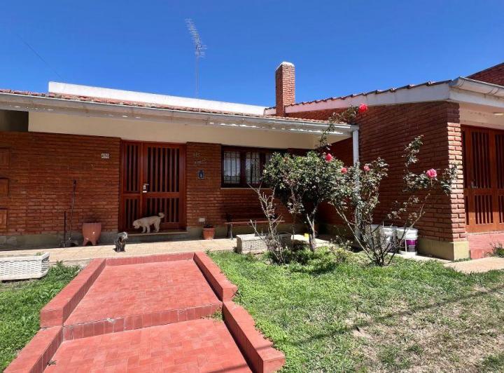 Casa · 308m² · 8 Ambientes · 1 Cochera