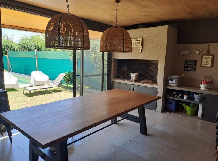 Casa · 180m² · 5 Ambientes