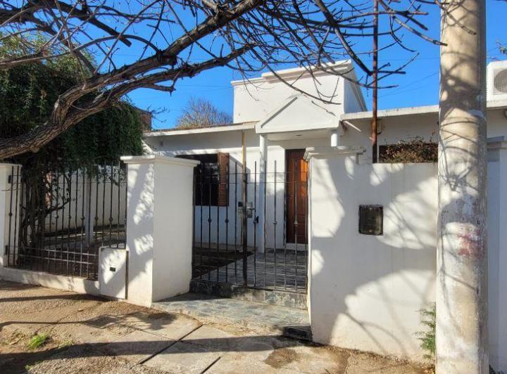 Casa · 90m² · 5 Ambientes · 1 Cochera