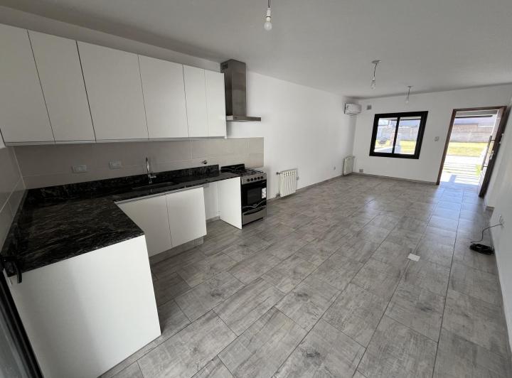 Casa · 95m² · 4 Ambientes · 2 Cocheras