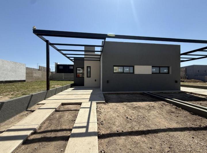 Casa · 80m² · 3 Ambientes · 1 Cochera